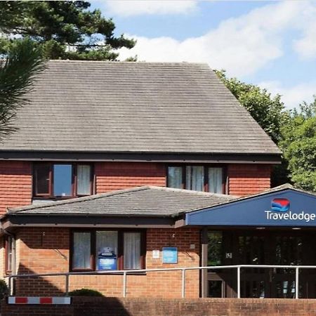 Travelodge Бракнел Екстериор снимка
